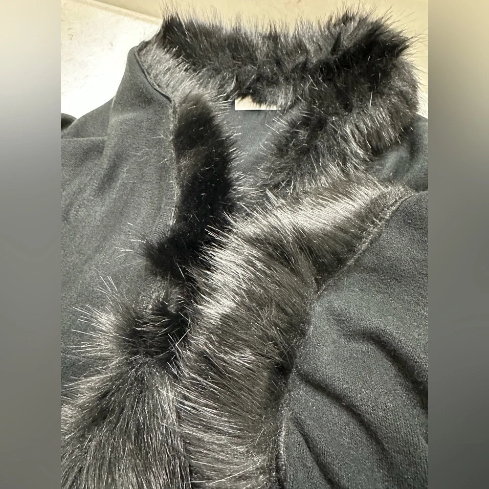Sioni Black Knit Faux Fur Cape, L/XL, NWT - Picture 12 of 12
